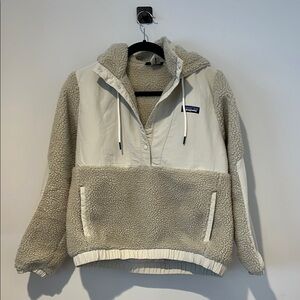 Patagonia Women’s Shelled Retro-X Fleece Pullover in Pelican